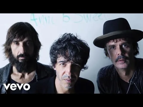 Miniatura: Sidonie - Fascinados ft. Joan Manuel Serrat, Leiva, Vetusta Morla, Ivan Ferreiro, Loquillo