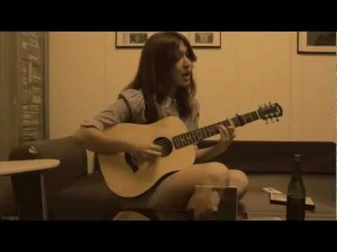 Miniatura: At home | Religión (Lori Meyers) | Shiny Days